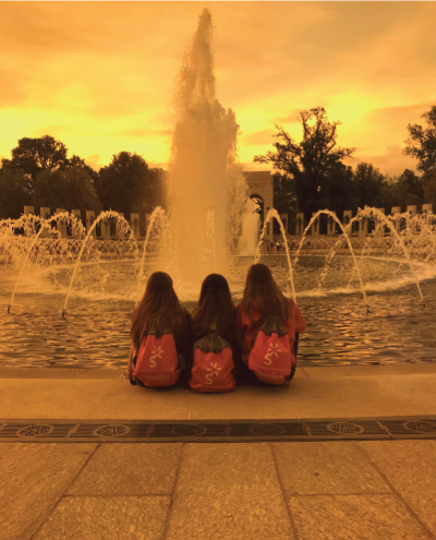 DC - Girls in backpacks at WWII Memorial - Ryann Skrypec (GL) - 400x495